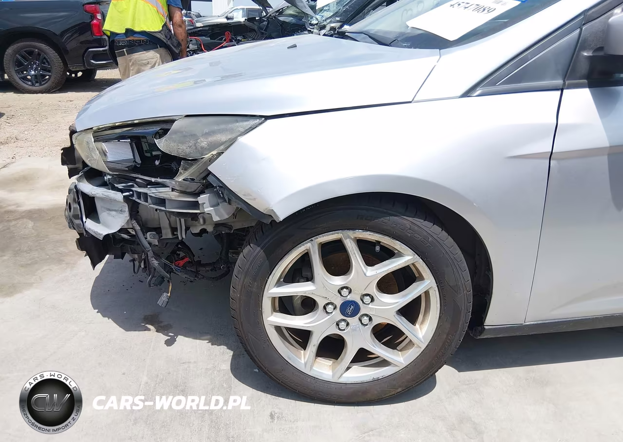 2017 Ford Focus Sel VIN:1FADP3M29HL232011 - 6