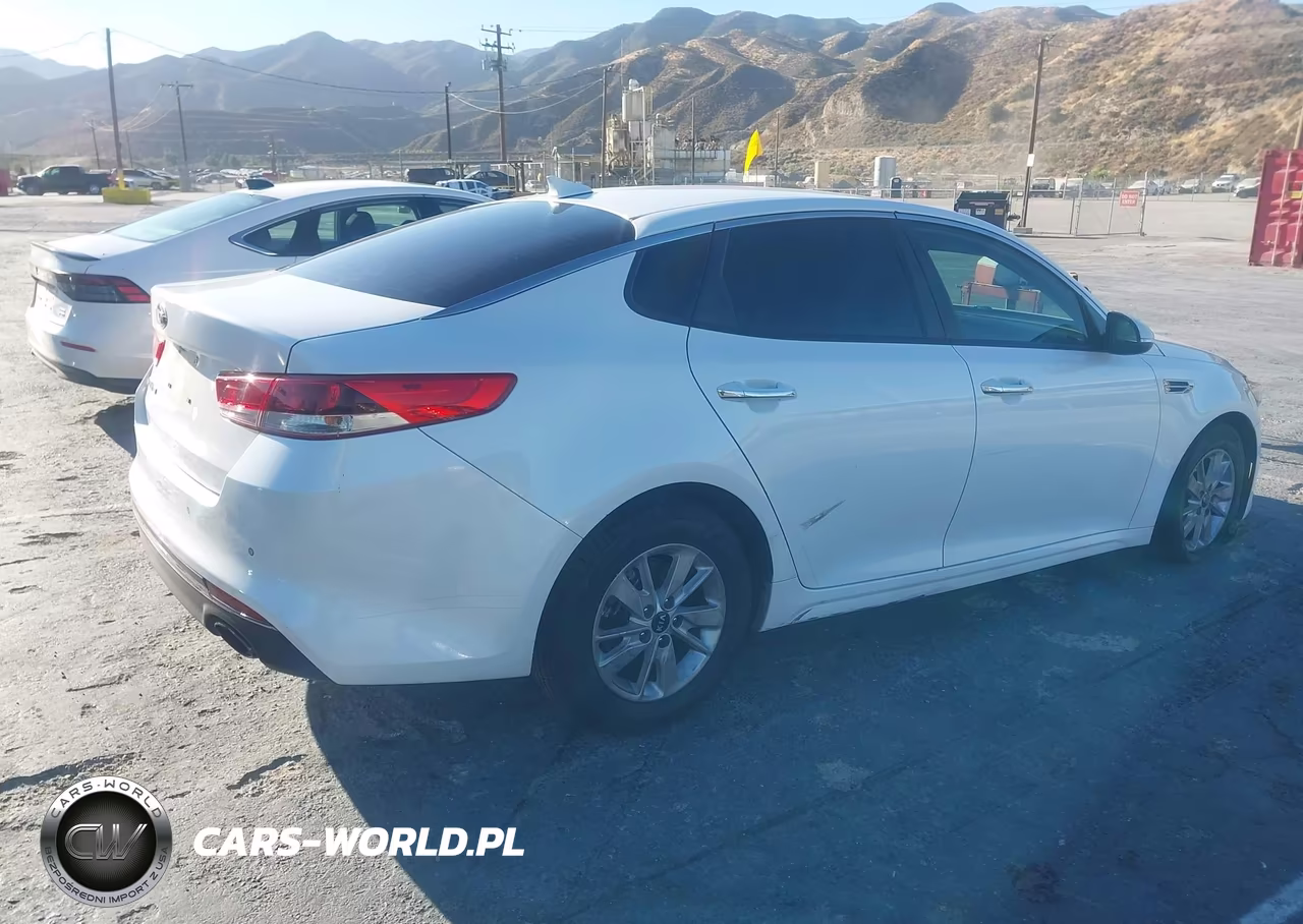 2018 Kia Optima Lx VIN:KNAGT4L3XJ5203384 - 4