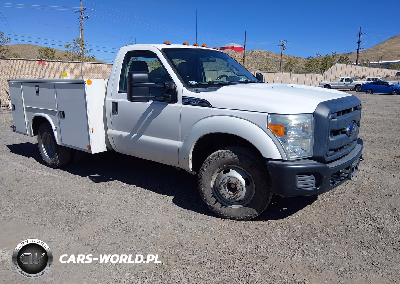 2015 Ford F-350 Chassis Xl