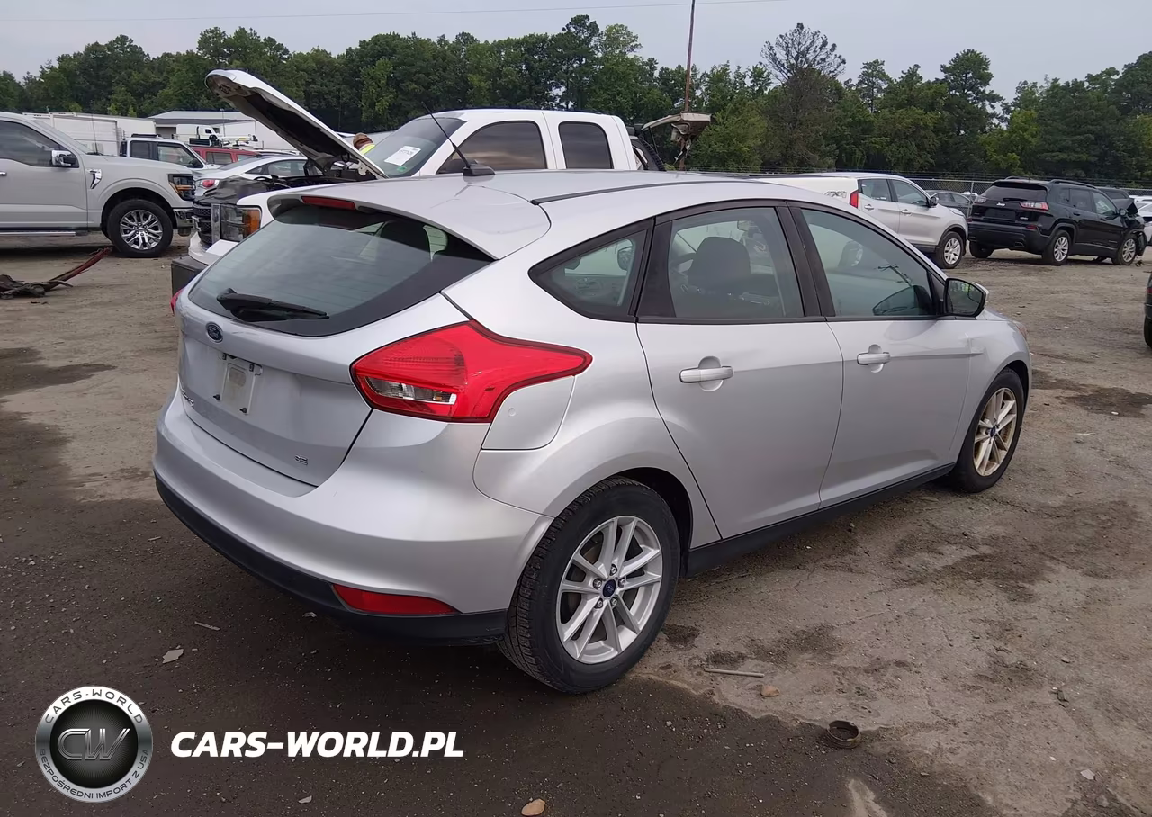 2017 Ford Focus Se VIN:1FADP3K25HL246183 - 4