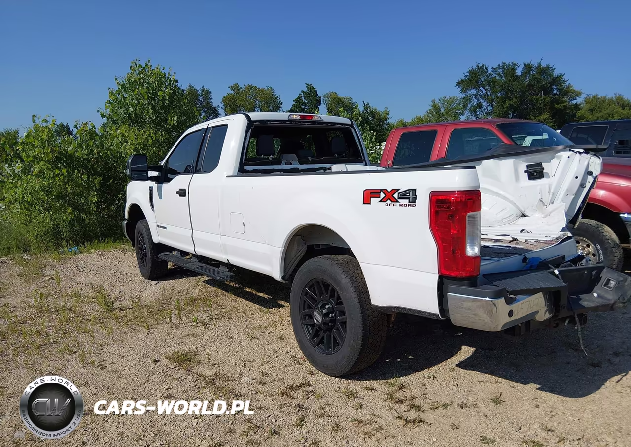 2017 Ford F-350 Xlt VIN:1FT8X3BT4HEE28059 - 3