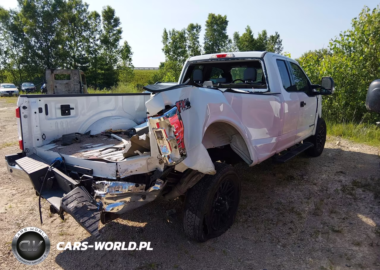 2017 Ford F-350 Xlt VIN:1FT8X3BT4HEE28059 - 4