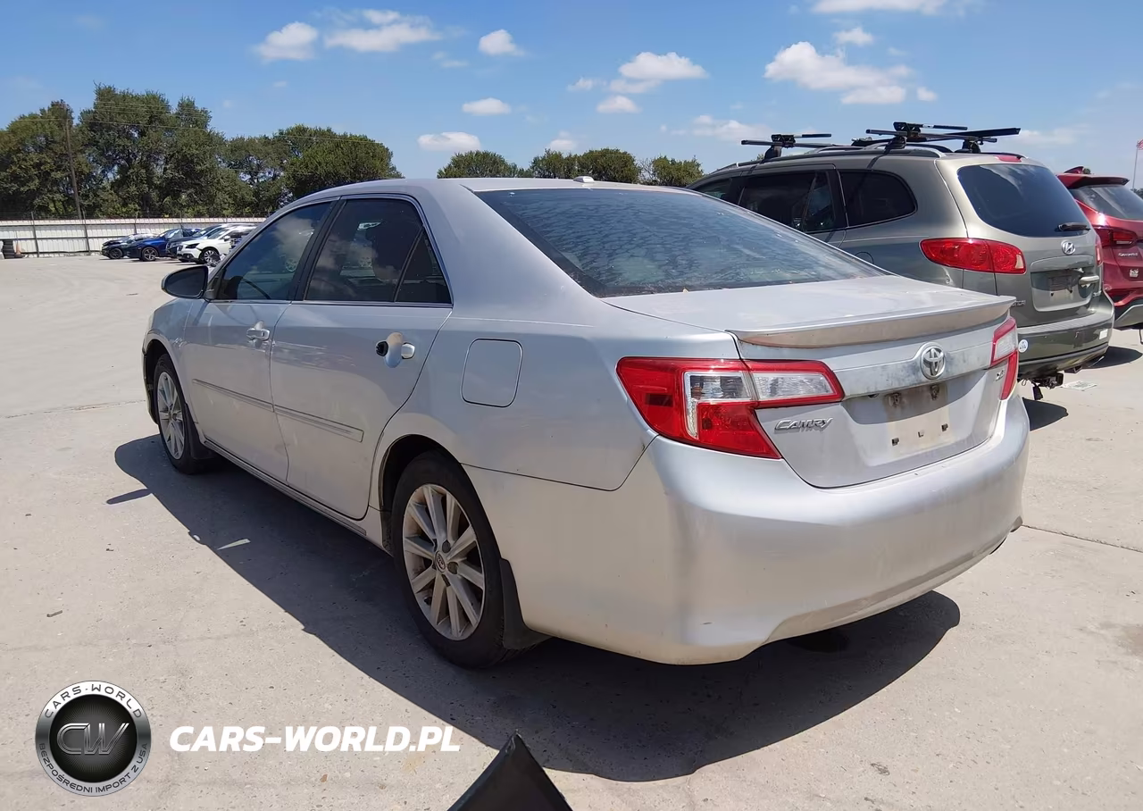 2014 Toyota Camry Xle VIN:4T4BF1FK7ER399481 - 3