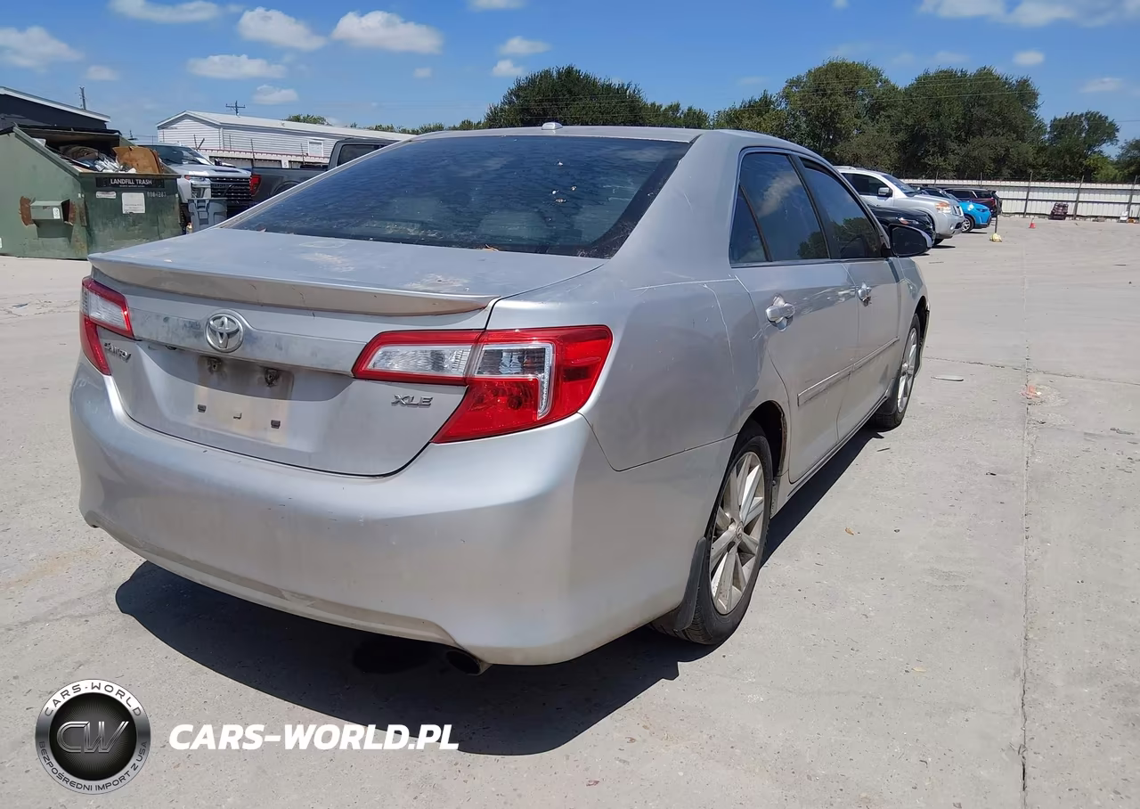 2014 Toyota Camry Xle VIN:4T4BF1FK7ER399481 - 4