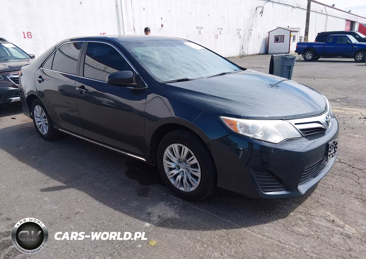 2014 Toyota Camry Le – zdjęcie 1 z 20