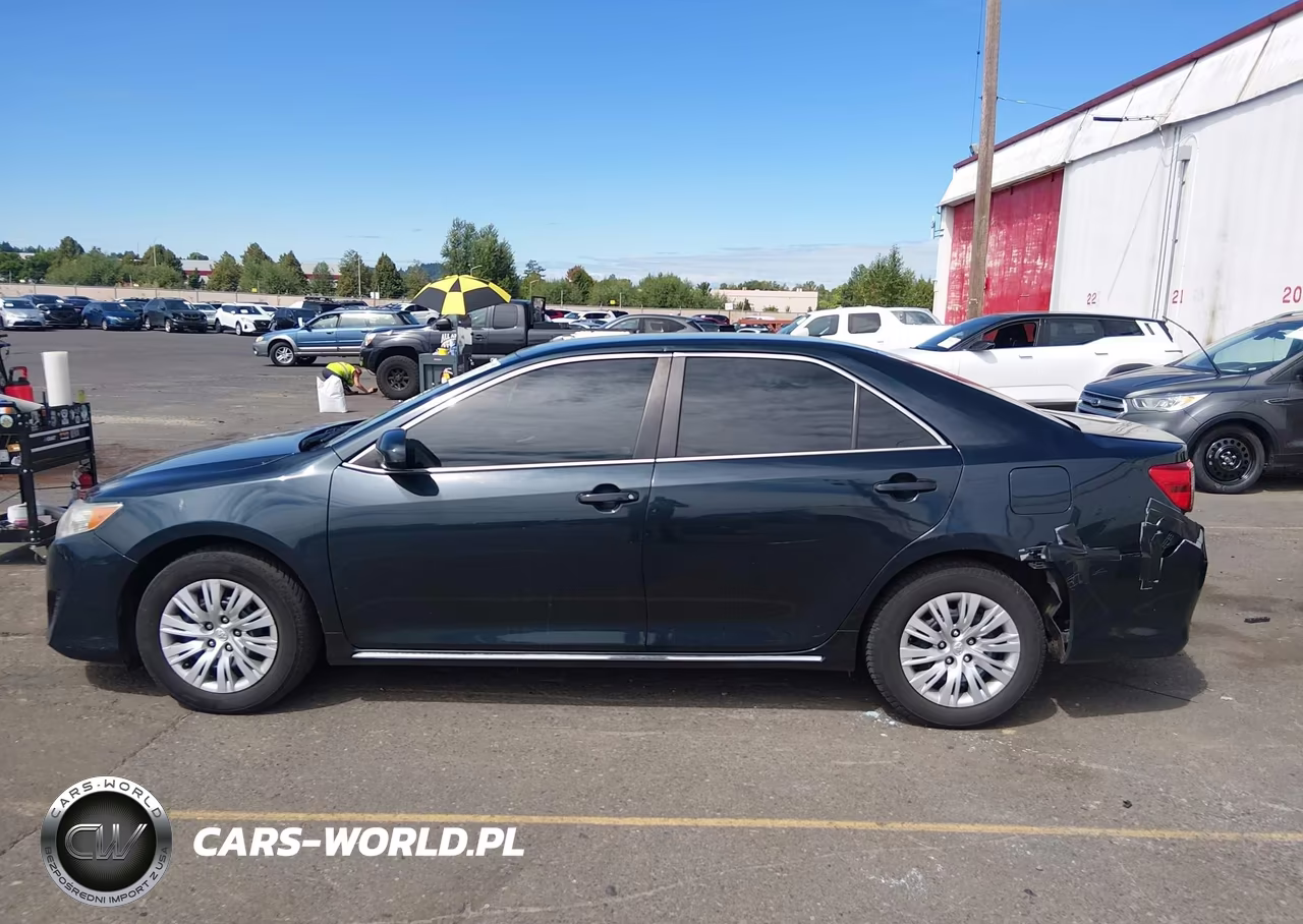2014 Toyota Camry Le VIN:4T4BF1FK0ER426181 - 14