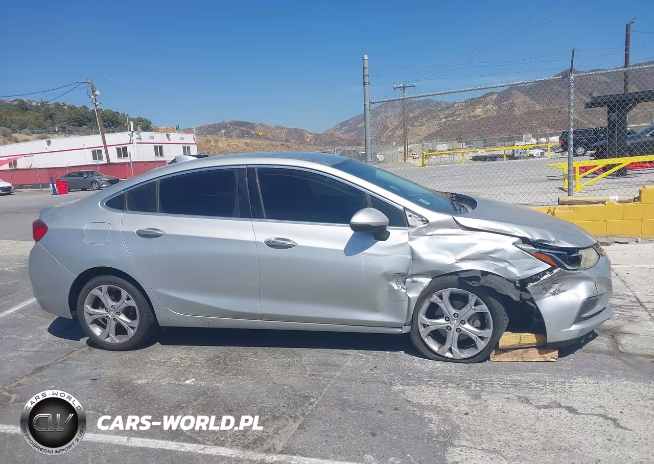 2018 Chevrolet Cruze Premier Auto VIN:1G1BF5SM6J7107625 - 13