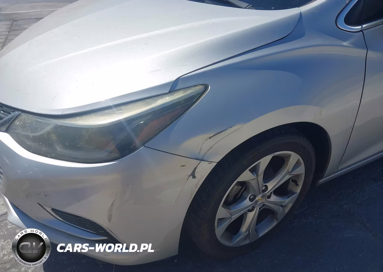 2018 Chevrolet Cruze Premier Auto VIN:1G1BF5SM6J7107625 - 17