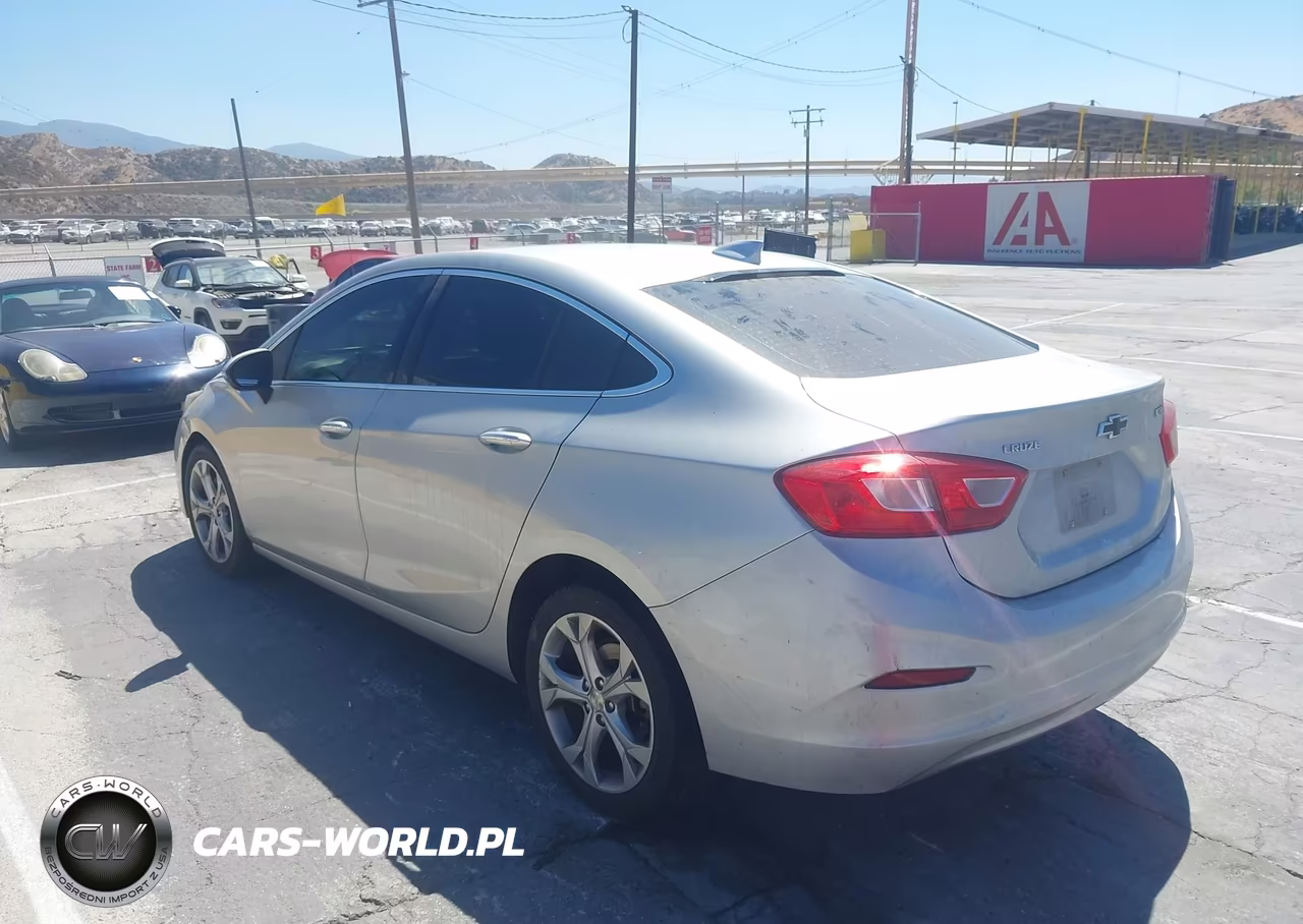 2018 Chevrolet Cruze Premier Auto VIN:1G1BF5SM6J7107625 - 3