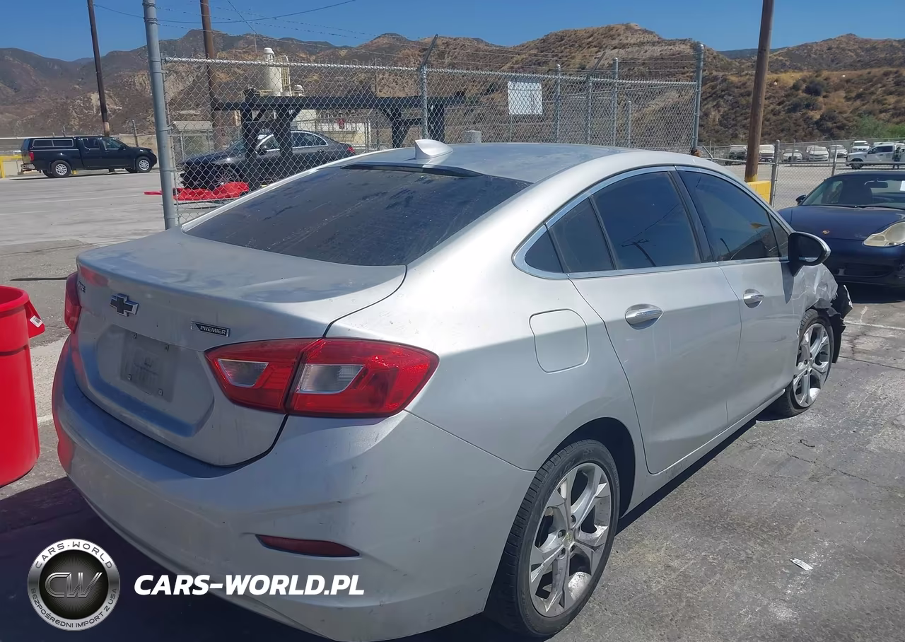 2018 Chevrolet Cruze Premier Auto VIN:1G1BF5SM6J7107625 - 4