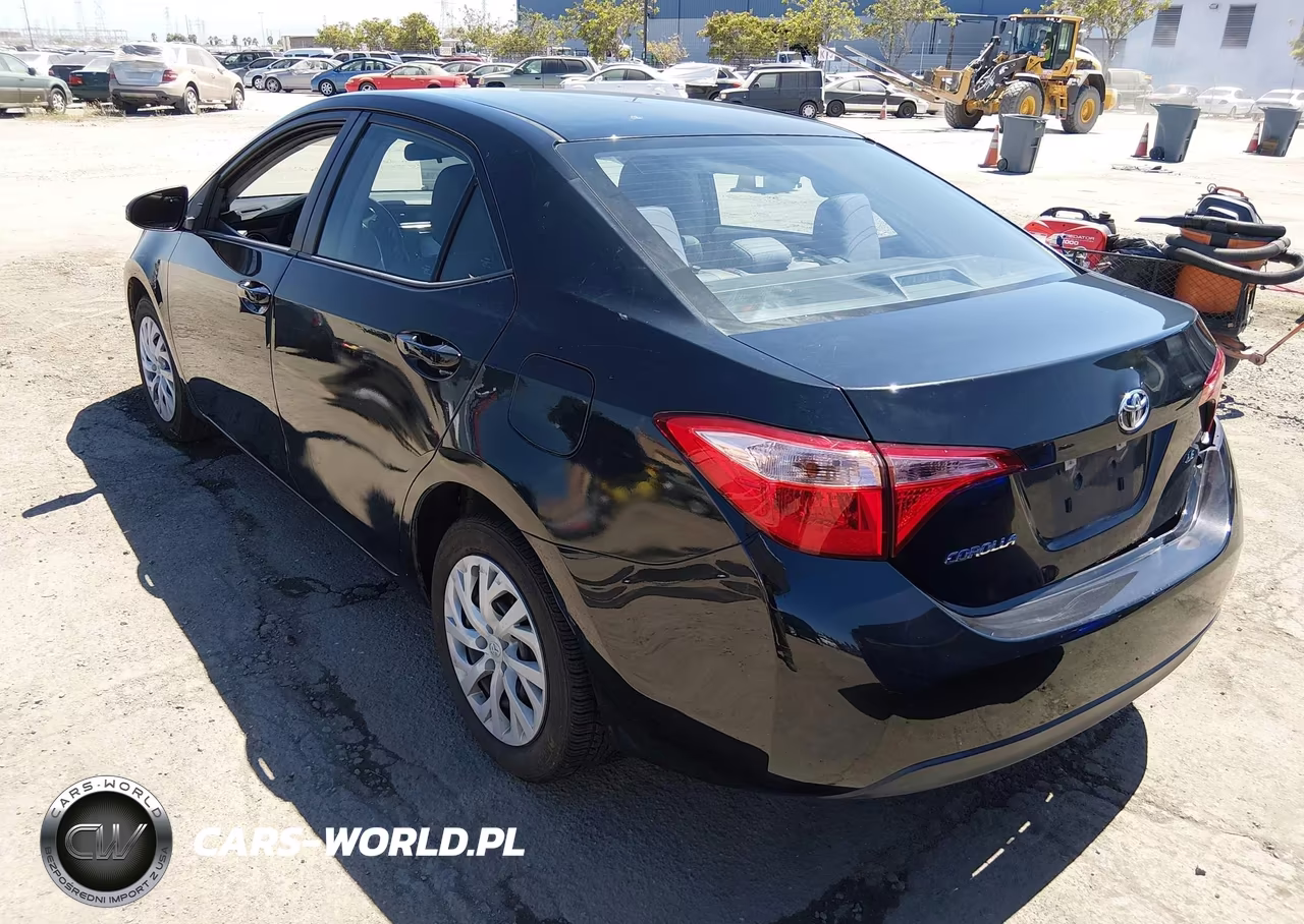 2019 Toyota Corolla Le VIN:5YFBURHE2KP876529 - 3