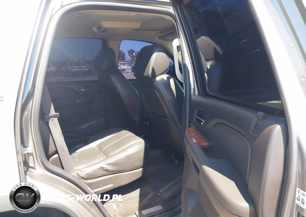 2007 Chevrolet Tahoe Ltz VIN:1GNFC13077J376306 - 8