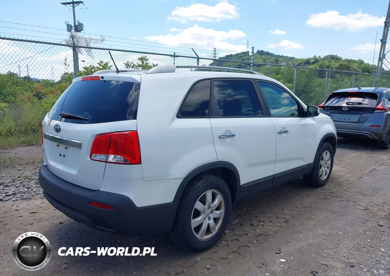 2013 Kia Sorento Lx V6 VIN:5XYKT4A2XDG357872 - 4