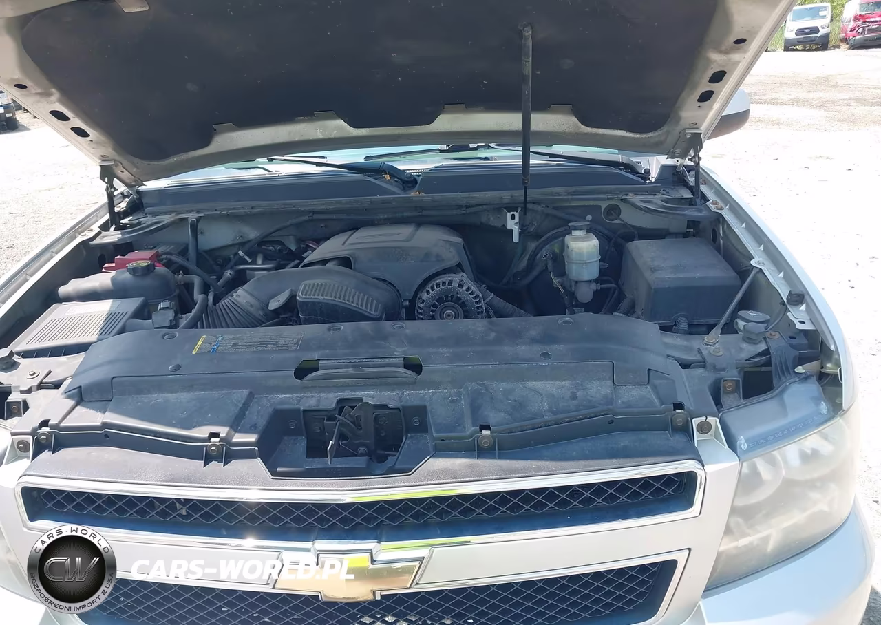 2011 Chevrolet Suburban Lt VIN:1GNSKJE3XBR108580 - 10