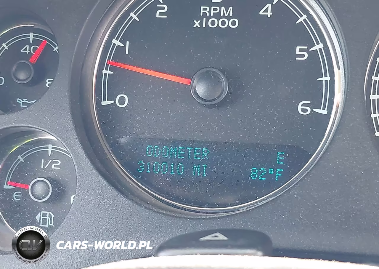 2011 Chevrolet Suburban Lt VIN:1GNSKJE3XBR108580 - 15