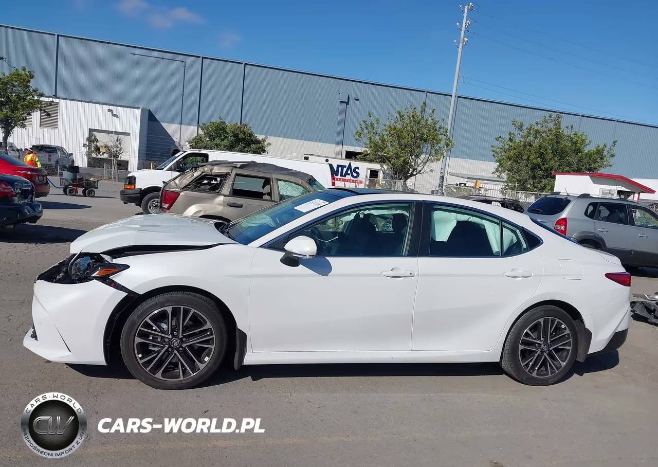 2026 Toyota Camry Xle VIN:4T1DAACK5TU682030 - 14