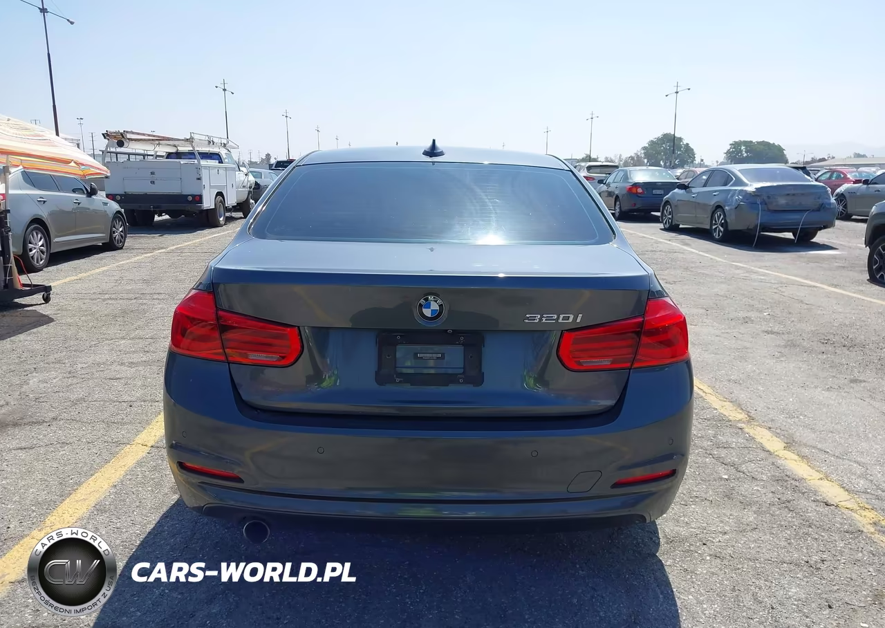 2018 BMW 320I VIN:WBA8A9C51JAH12833 - 17