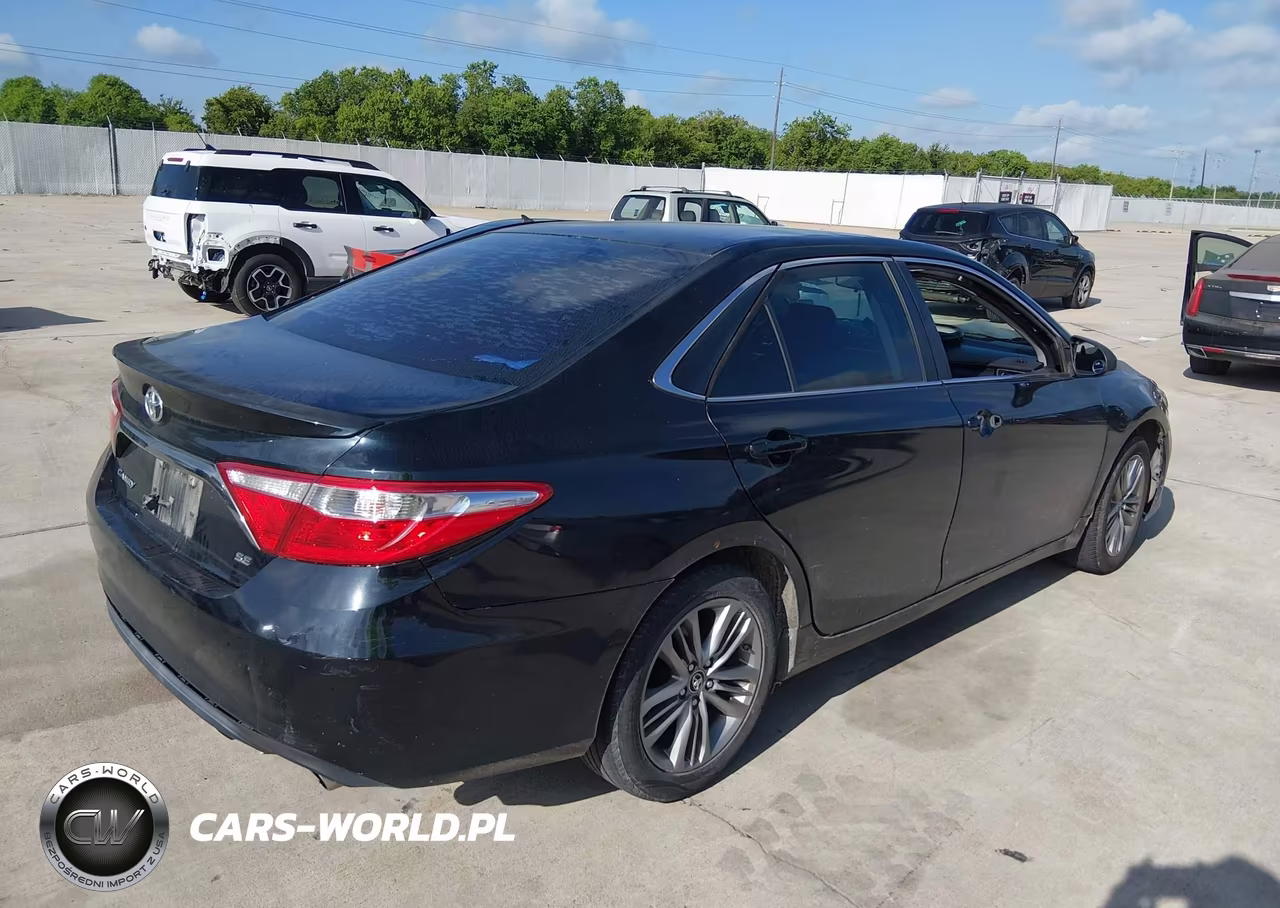 2015 Toyota Camry Se VIN:4T1BF1FK4FU024739 - 4