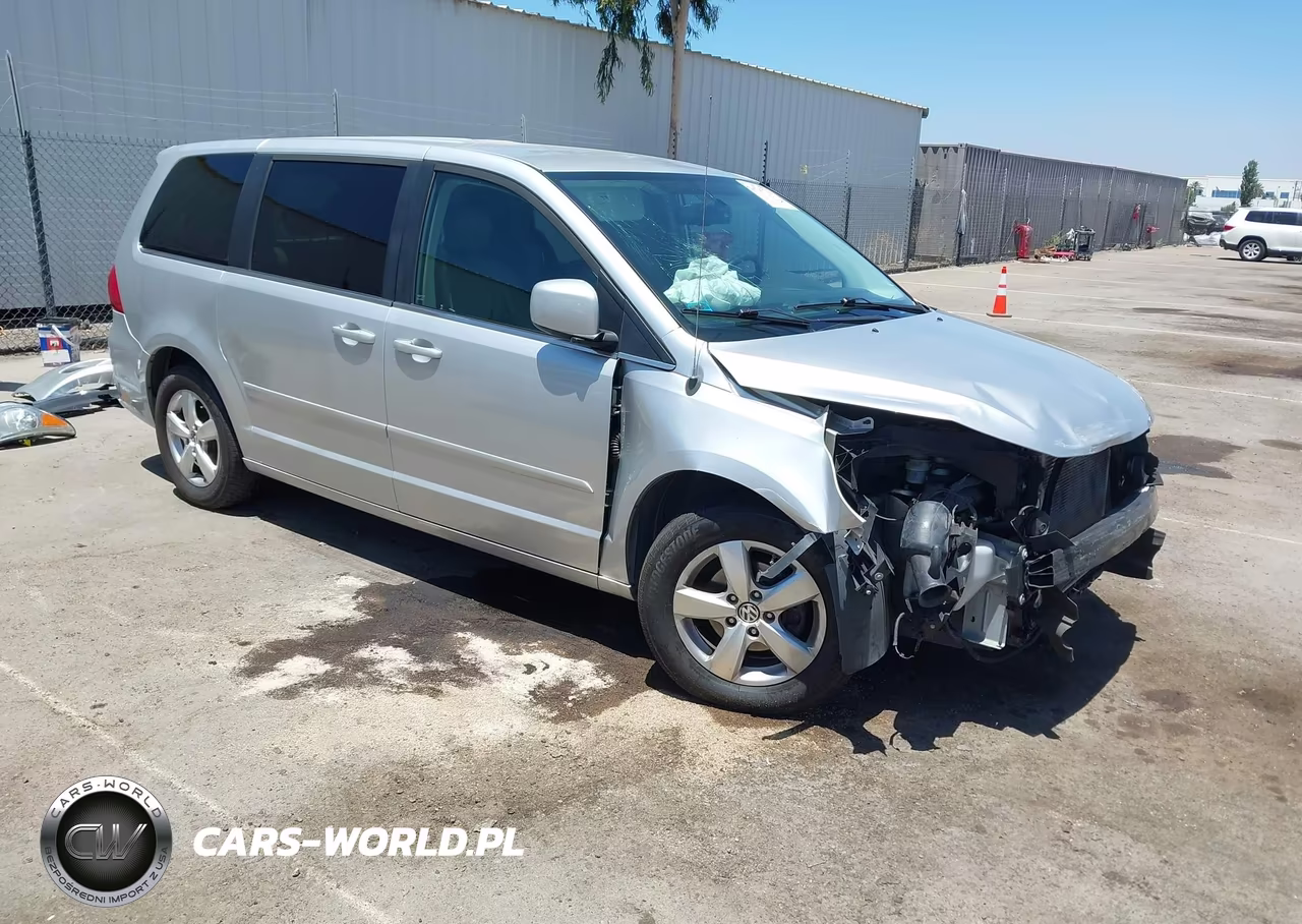2010 Volkswagen Routan Se