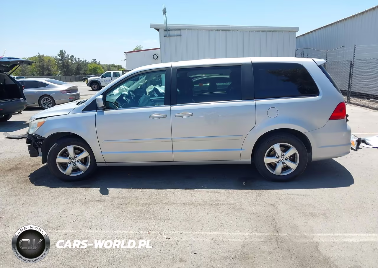 2010 Volkswagen Routan Se VIN:2V4RW3D16AR231072 - 14