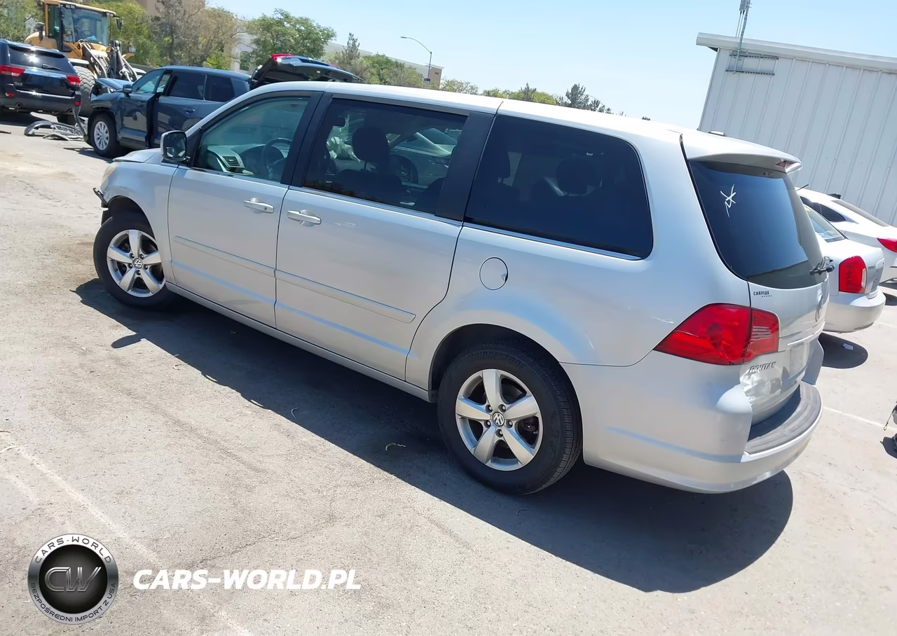 2010 Volkswagen Routan Se VIN:2V4RW3D16AR231072 - 3