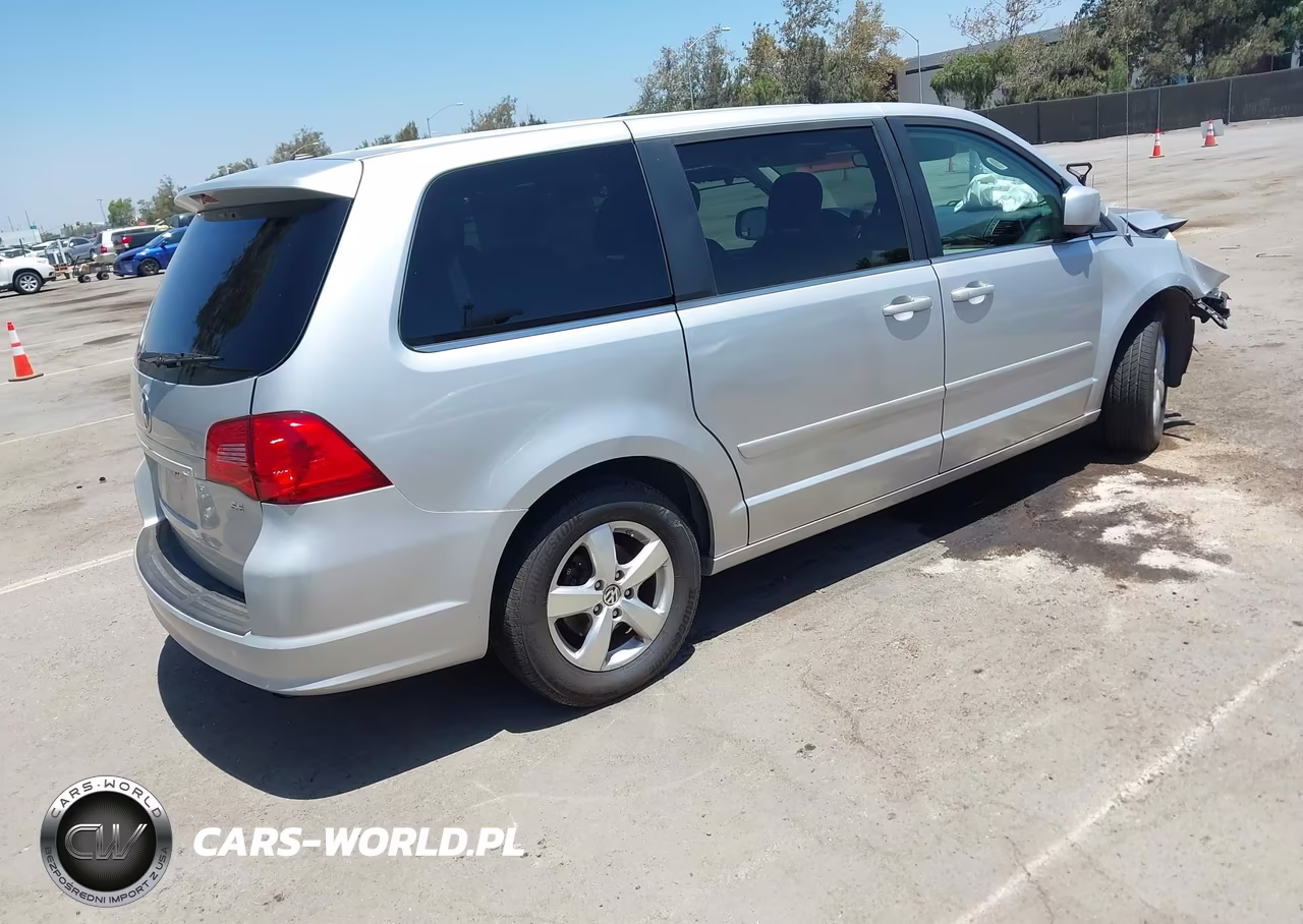 2010 Volkswagen Routan Se VIN:2V4RW3D16AR231072 - 4