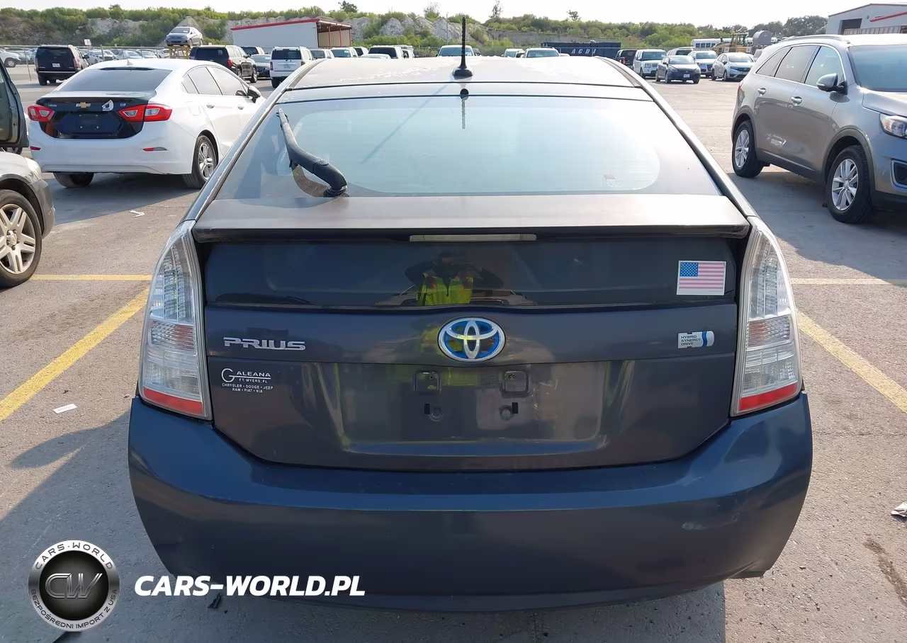 2011 Toyota Prius Two VIN:JTDKN3DU4B0284812 - 16