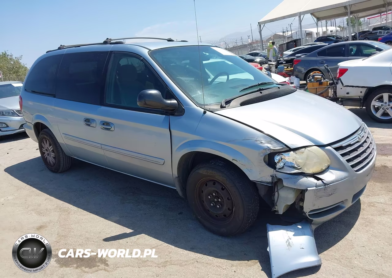2005 Chrysler Town & Country Lx