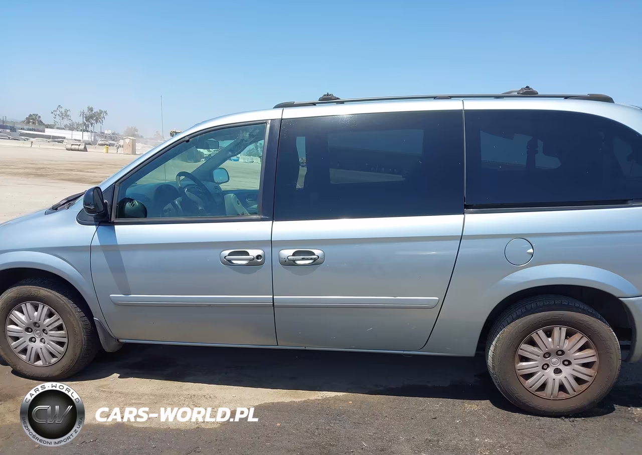 2005 Chrysler Town & Country Lx VIN:2C4GP44R55R123445 - 13