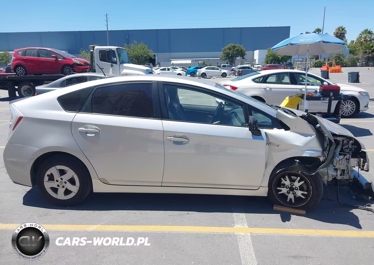2011 Toyota Prius Four VIN:JTDKN3DU5B5266662 - 14