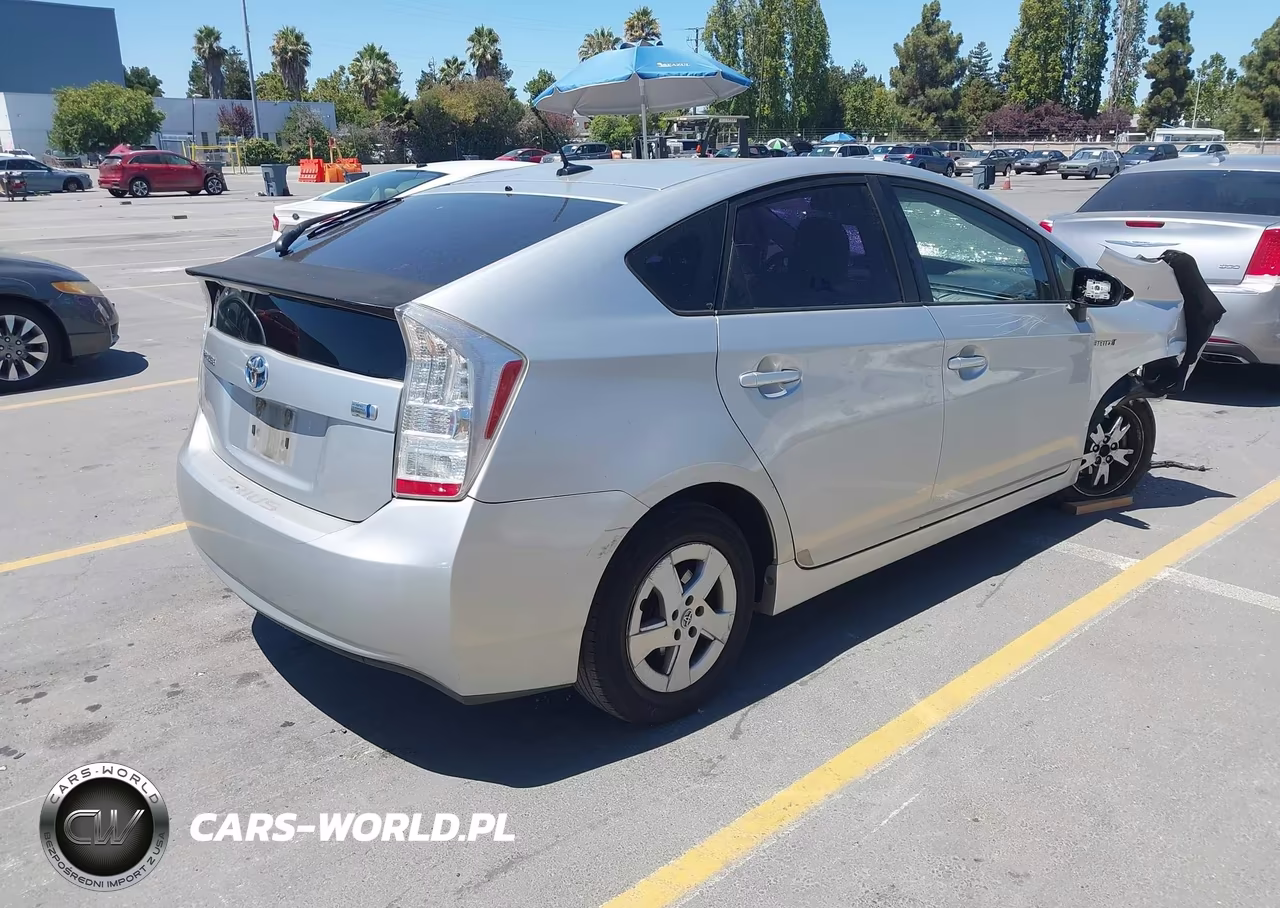 2011 Toyota Prius Four VIN:JTDKN3DU5B5266662 - 4