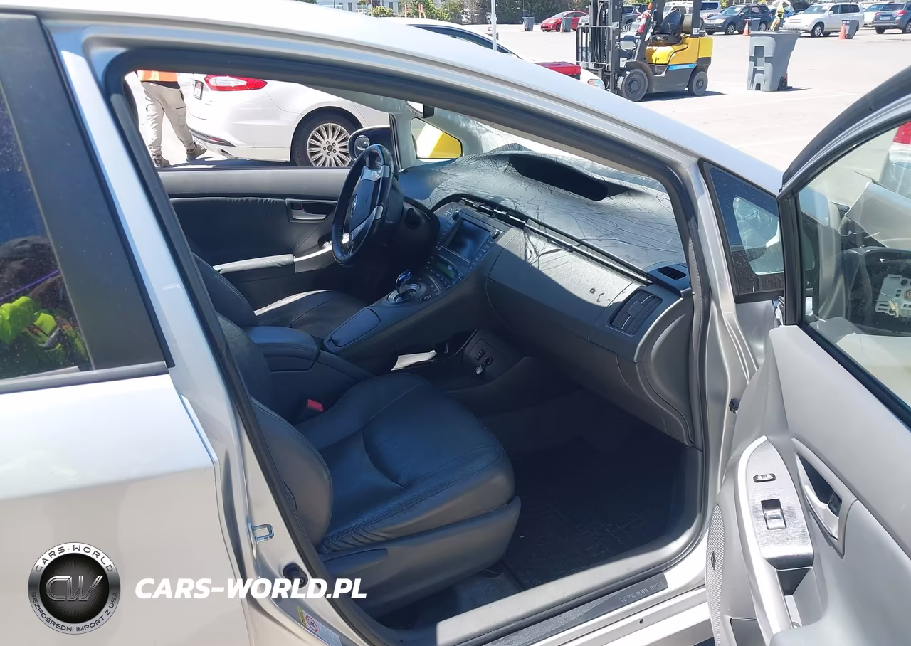 2011 Toyota Prius Four VIN:JTDKN3DU5B5266662 - 5