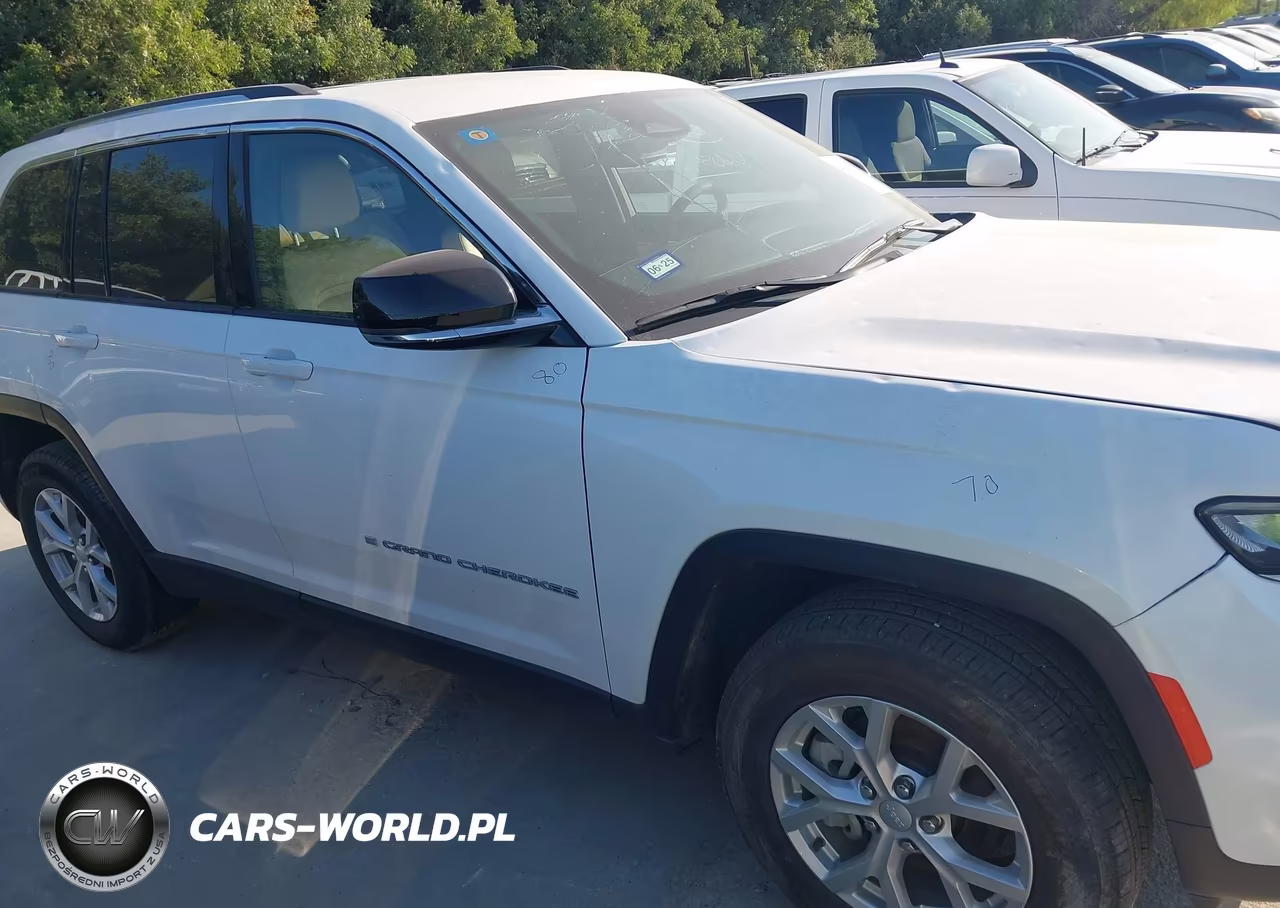 2023 Jeep Grand Cherokee Limited 4X4 VIN:1C4RJHBG0PC606596 - 13