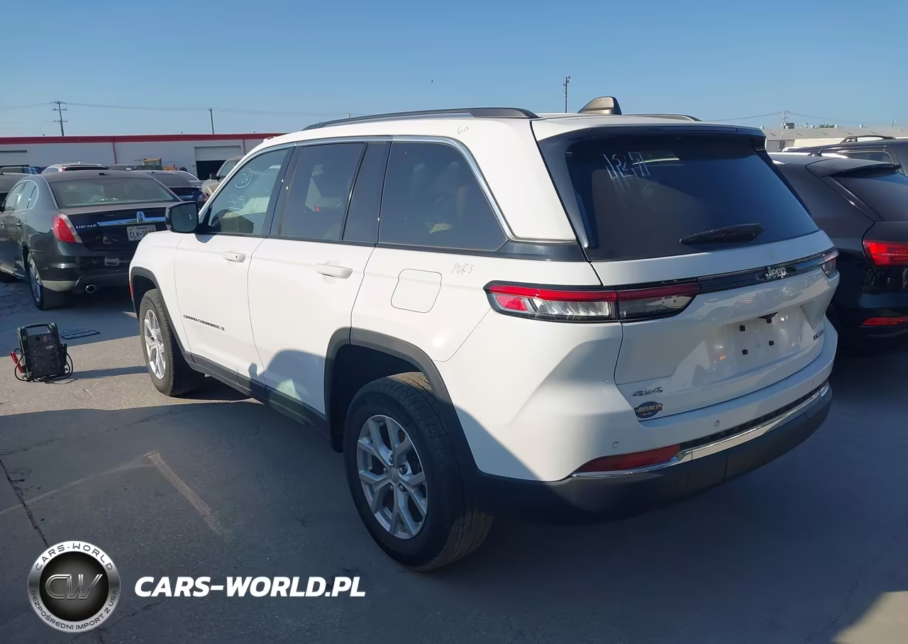 2023 Jeep Grand Cherokee Limited 4X4 VIN:1C4RJHBG0PC606596 - 3