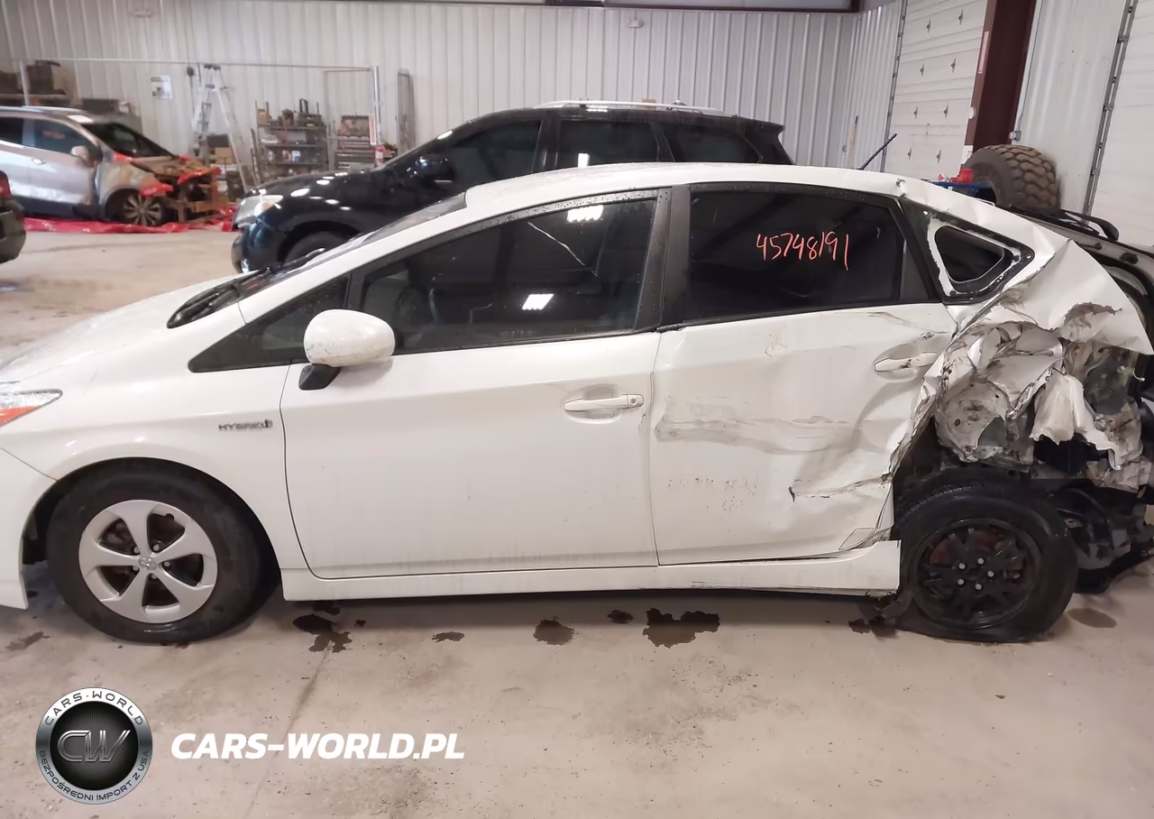 2015 Toyota Prius Four VIN:JTDKN3DU2F1960786 - 14