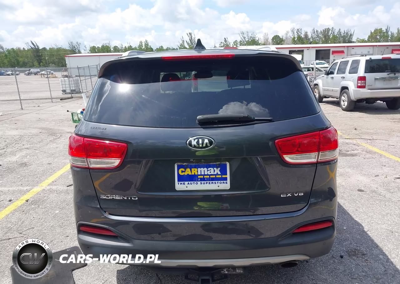 2018 Kia Sorento 3.3L Ex VIN:5XYPH4A50JG374712 - 17