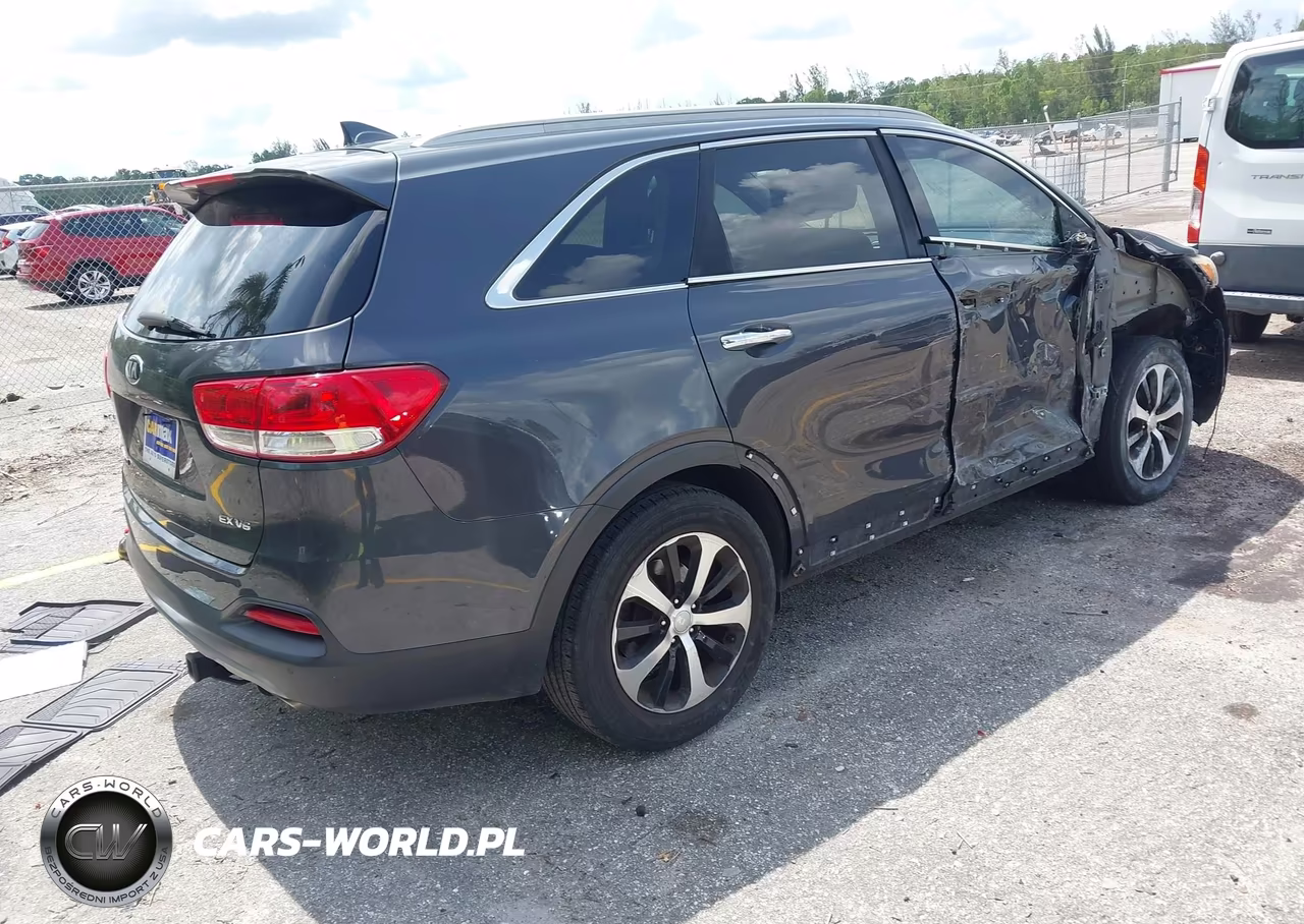 2018 Kia Sorento 3.3L Ex VIN:5XYPH4A50JG374712 - 4