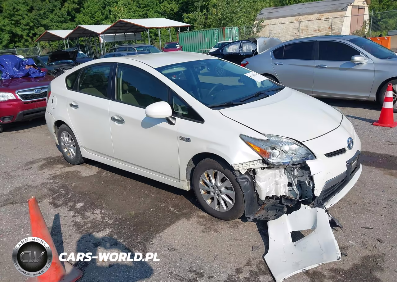 2014 Toyota Prius Plug-In – zdjęcie 1 z 17