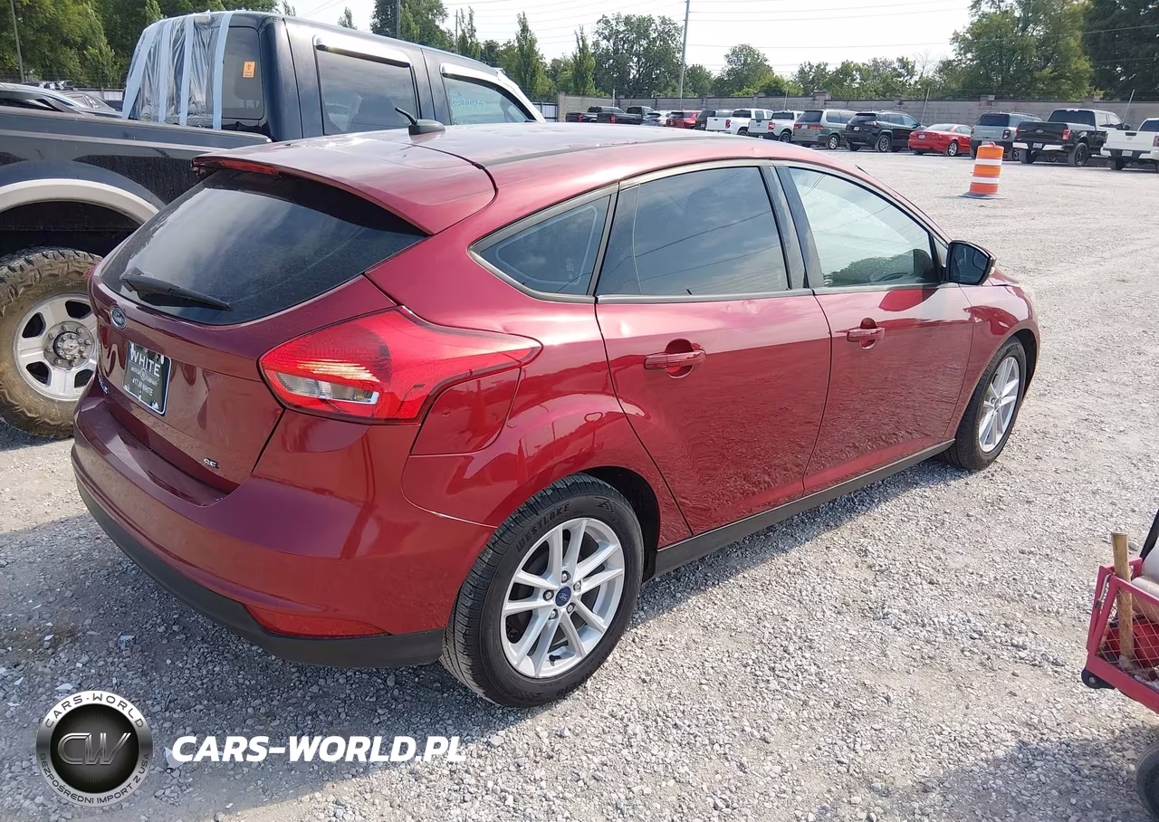 2017 Ford Focus Se VIN:1FADP3K26HL347801 - 4
