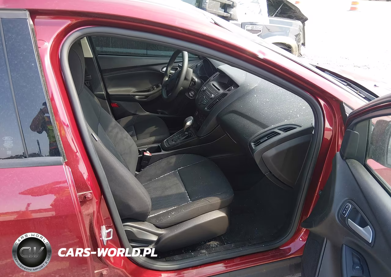 2017 Ford Focus Se VIN:1FADP3K26HL347801 - 5