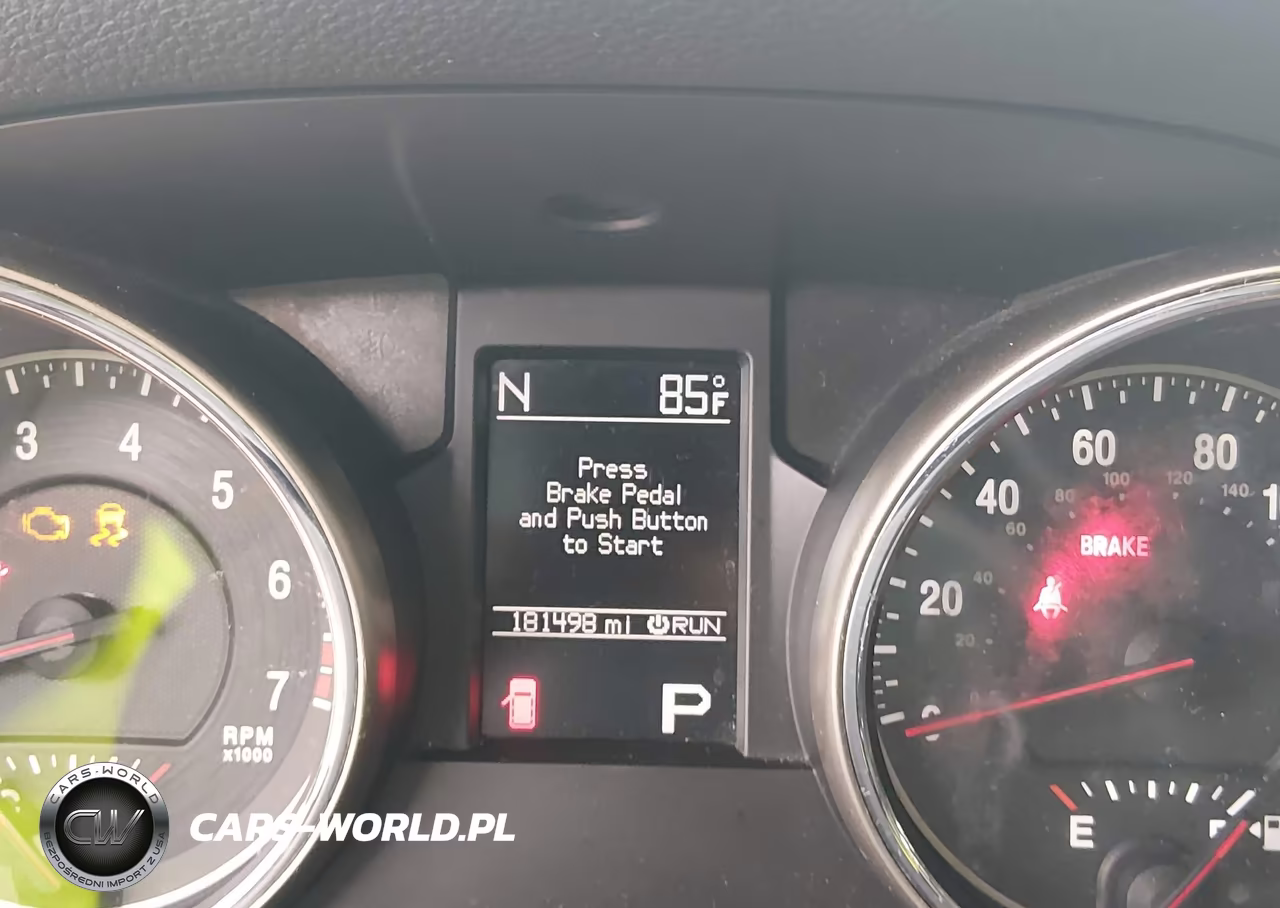 2011 Jeep Grand Cherokee Laredo VIN:1J4RR4GG8BC597868 - 7