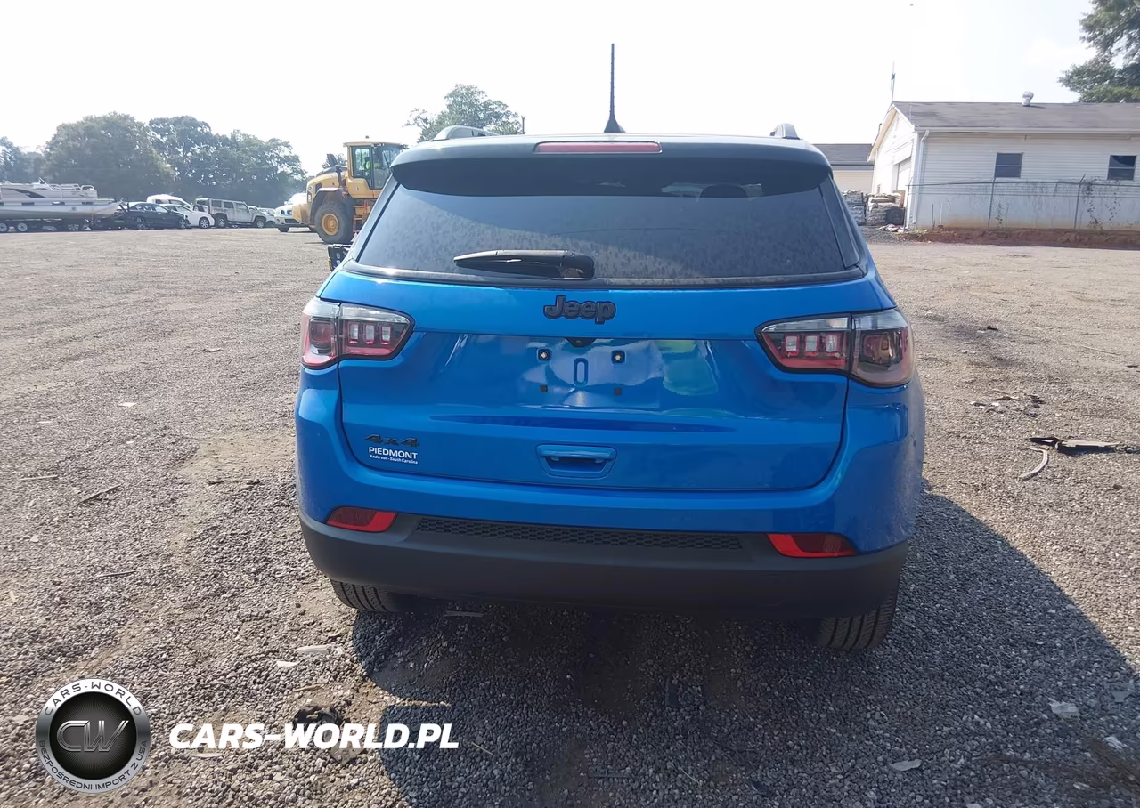 2024 Jeep Compass Latitude 4X4 VIN:3C4NJDBN2RT588051 - 17