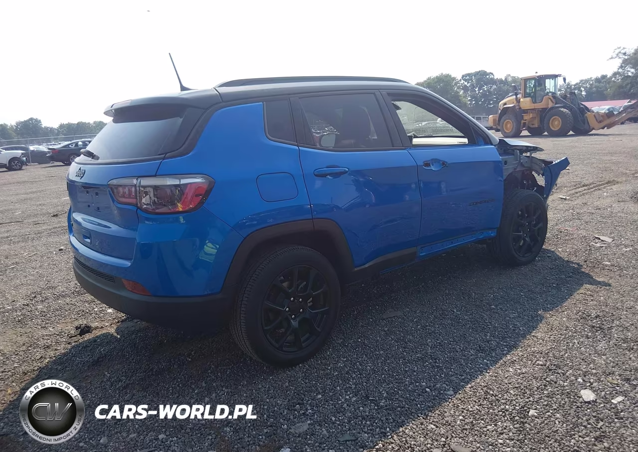 2024 Jeep Compass Latitude 4X4 VIN:3C4NJDBN2RT588051 - 4