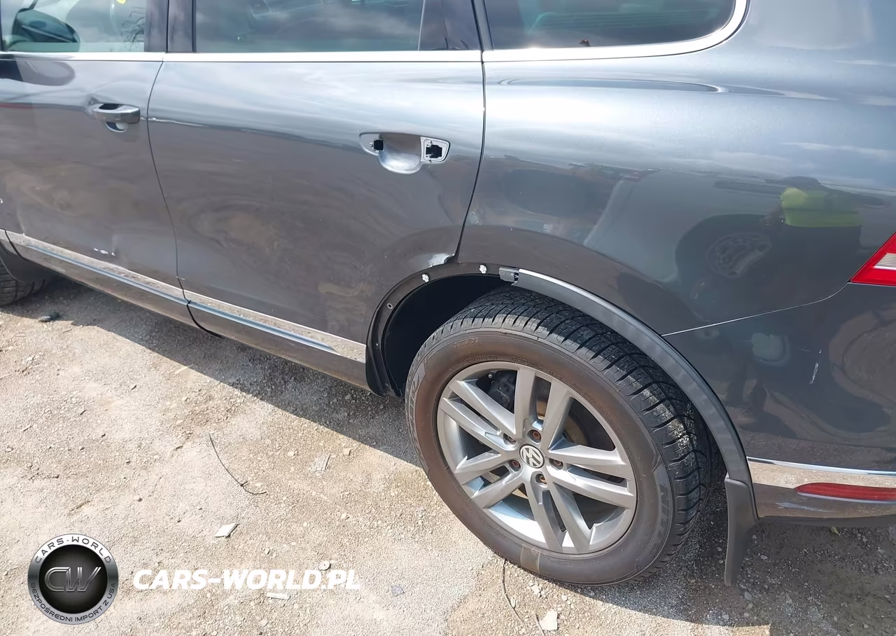 2016 Volkswagen Touareg Tdi Lux VIN:WVGEP9BP2GD001200 - 17