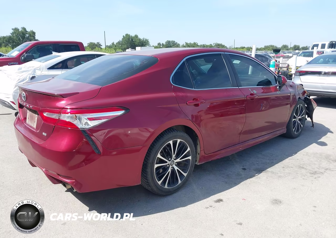 2018 Toyota Camry Se VIN:4T1B11HK4JU630160 - 4