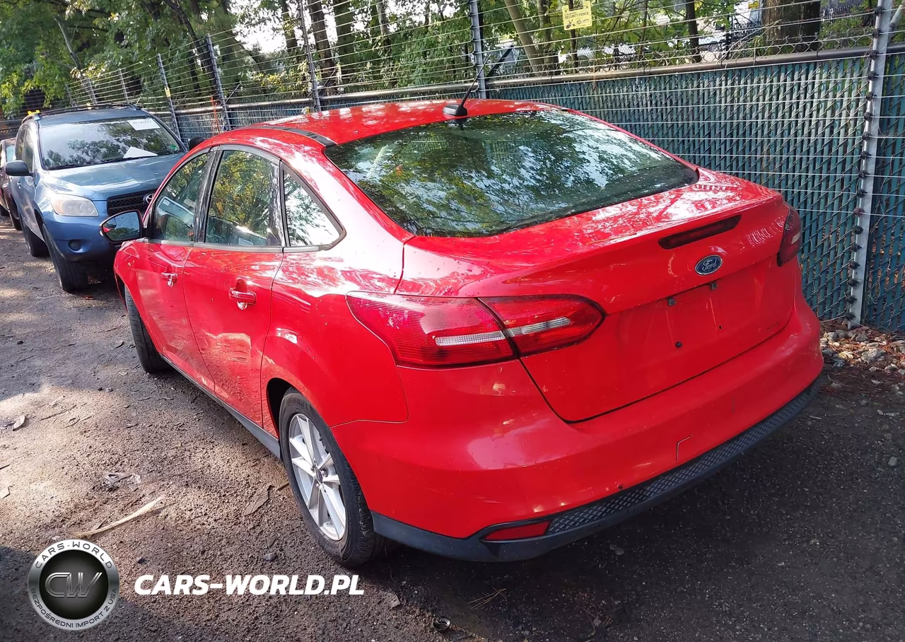 2015 Ford Focus Se VIN:1FADP3F21FL204164 - 3