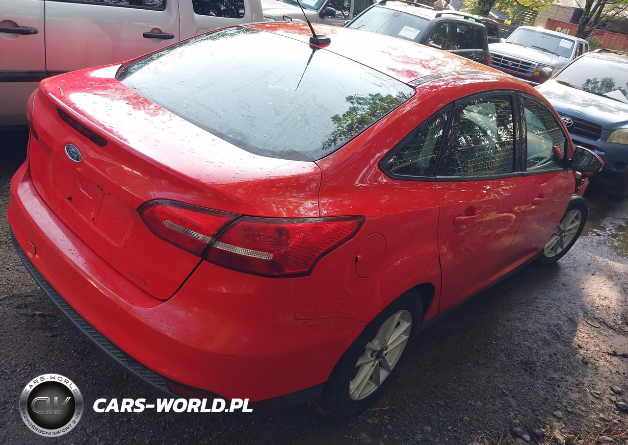 2015 Ford Focus Se VIN:1FADP3F21FL204164 - 4