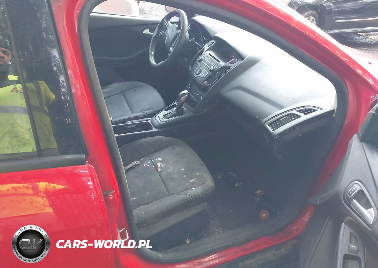 2015 Ford Focus Se VIN:1FADP3F21FL204164 - 5