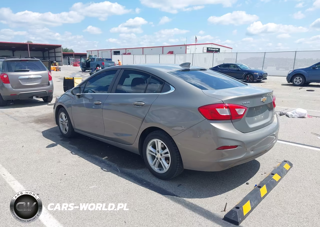 2018 Chevrolet Cruze Lt Auto VIN:1G1BE5SM2J7158347 - 3