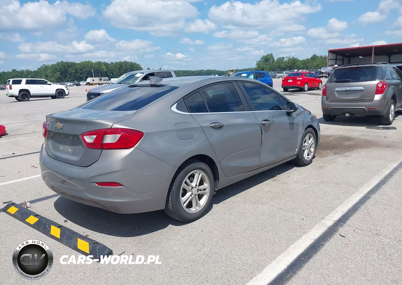 2018 Chevrolet Cruze Lt Auto VIN:1G1BE5SM2J7158347 - 4